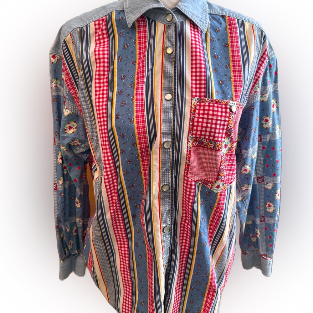 Vintage Liz Wear Liz Claiborne Country Blouse With Pearl Snap Buttons. Size M
